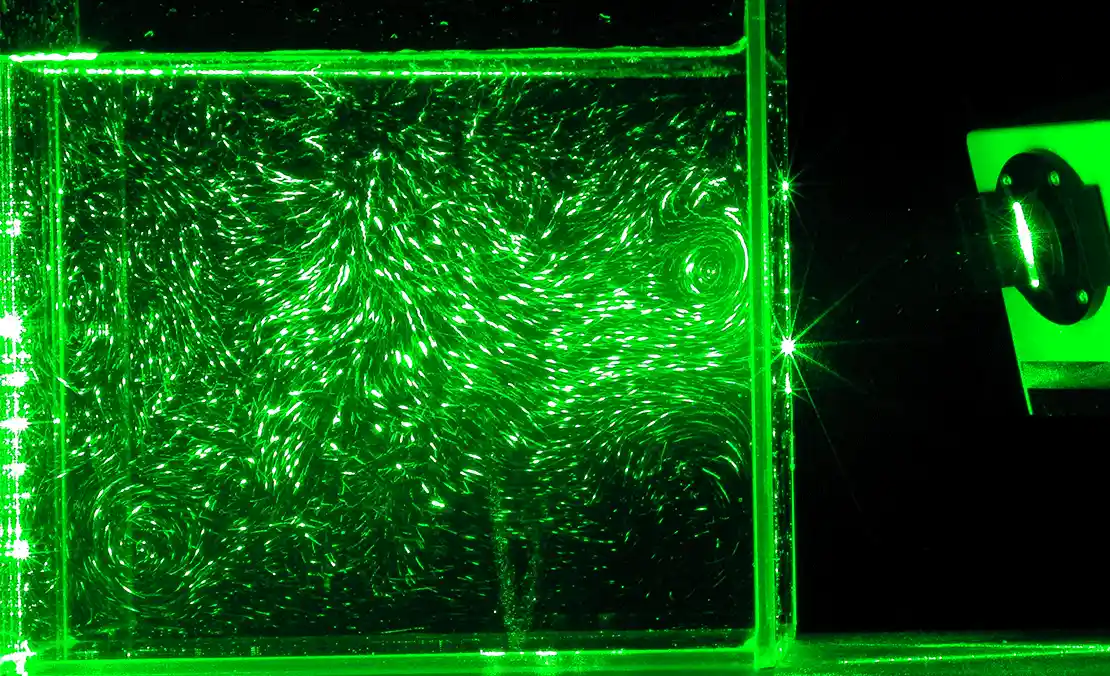 液相用トレーサー粒子をレーザーシートで可視化した画像